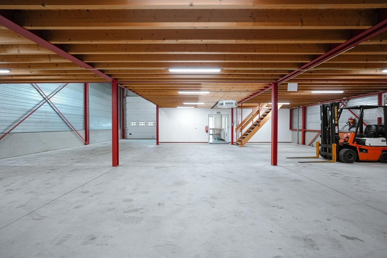 BedrijfsruimteaanDommelstraat 16<br/> inOss BedrijfsruimteaanDommelstraat 16<br/> inOss