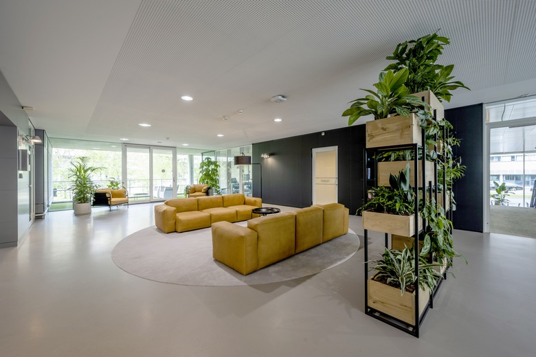 KantoorruimteaanStationsplein-ZW 983<br/> inSchiphol