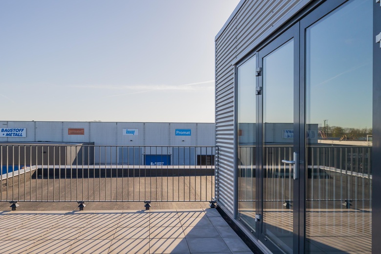 BedrijfsruimteaanCilinderweg 75<br/> inRoelofarendsveen