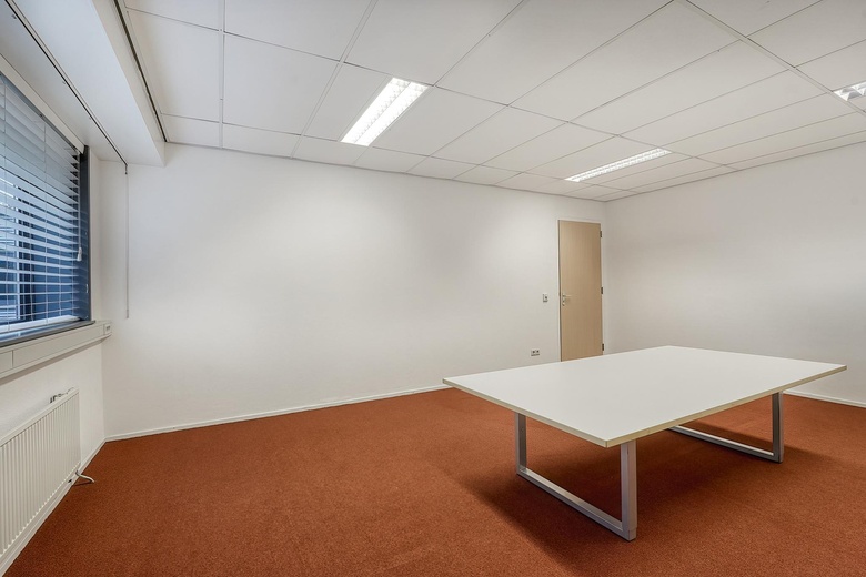 KantoorruimteaanLuzernestraat 37<br/> inNieuw-Vennep