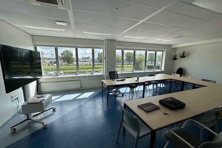 KantoorruimteaanBurgemeester Van Lierplein 1 3<br/> inVlaardingen KantoorruimteaanBurgemeester Van Lierplein 1 3<br/> inVlaardingen