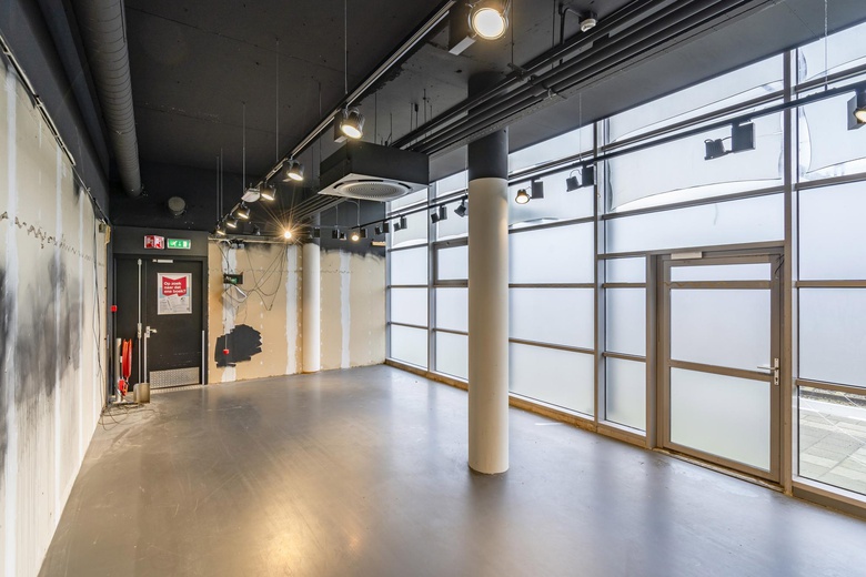 WinkelruimteaanStationsplein 6<br/> inHilversum WinkelruimteaanStationsplein 6<br/> inHilversum