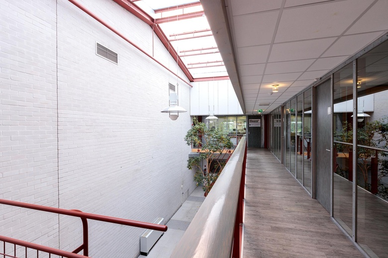 KantoorruimteaanOosteinde 34<br/> inWarmond KantoorruimteaanOosteinde 34<br/> inWarmond