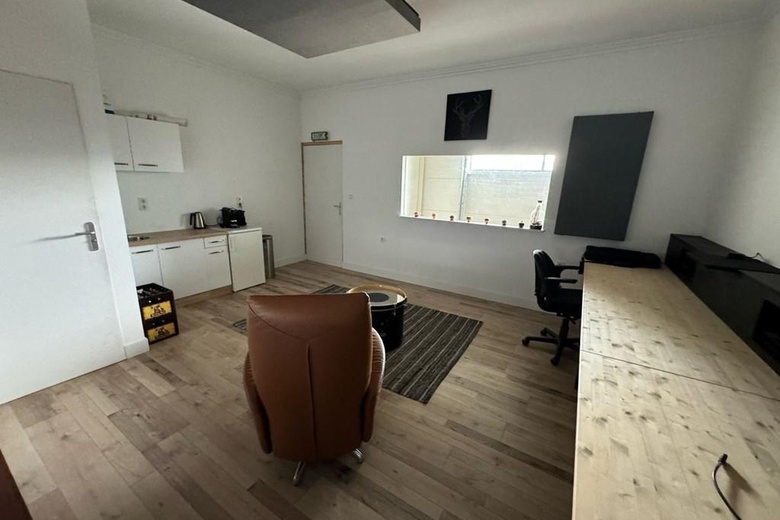 BedrijfsruimteaanProduktieweg 13 22<br/> inEmmeloord