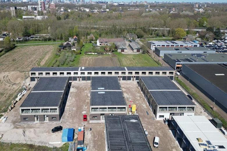 Bekijk foto Bedrijfsruimte aan de Driemanssteeweg 474 in Rotterdam