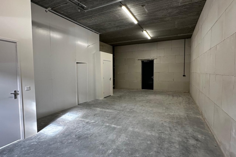 BedrijfsruimteaanIndustrieweg 12<br/> inZoeterwoude