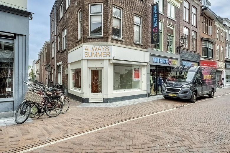 Bekijk foto 1 van Haarlemmerstraat 210 Bekijk foto 1 van Haarlemmerstraat 210