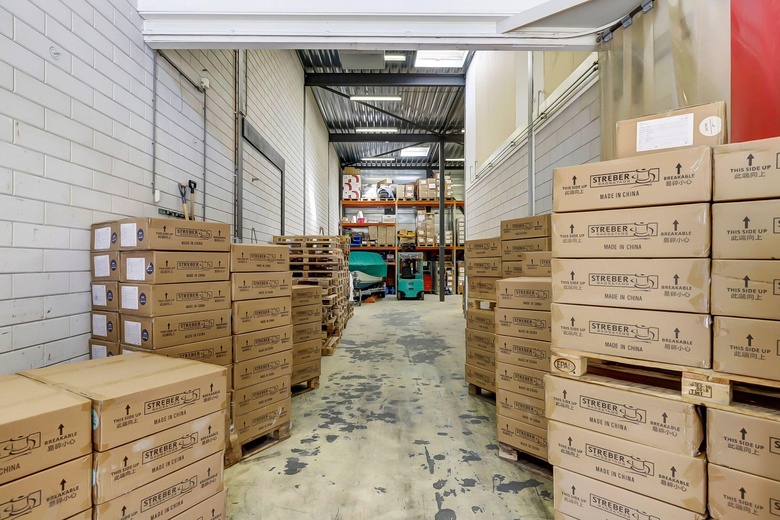 BedrijfsruimteaanDe Lasso-Zuid 9<br/> inRoelofarendsveen