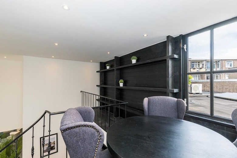 WinkelruimteaanBergse Dorpsstraat 71<br/> inRotterdam WinkelruimteaanBergse Dorpsstraat 71<br/> inRotterdam