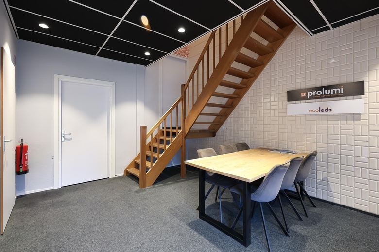 BedrijfsruimteaanLuzernestraat 9<br/> inNieuw-Vennep