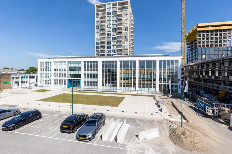 Bekijk foto 1 van Melkfabriekstraat 11