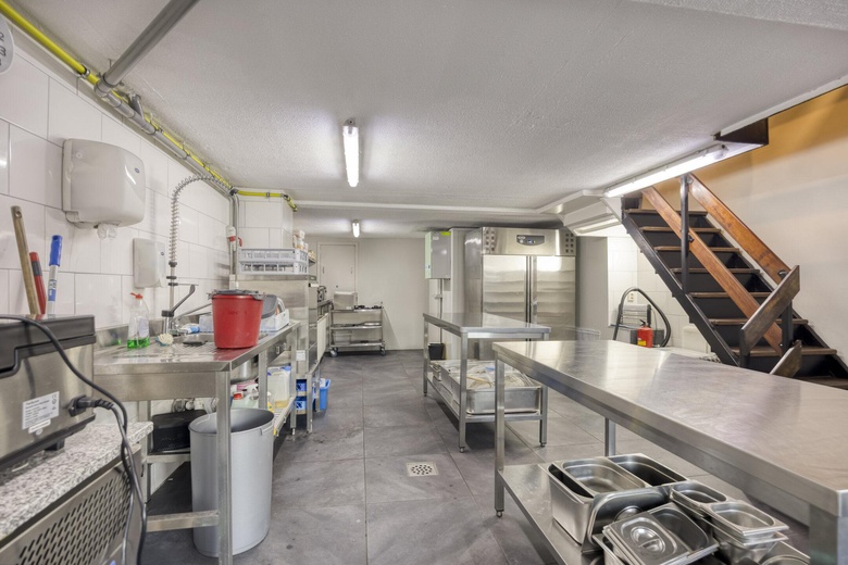 WinkelruimteaanMiddenbaan 66<br/> inBarendrecht