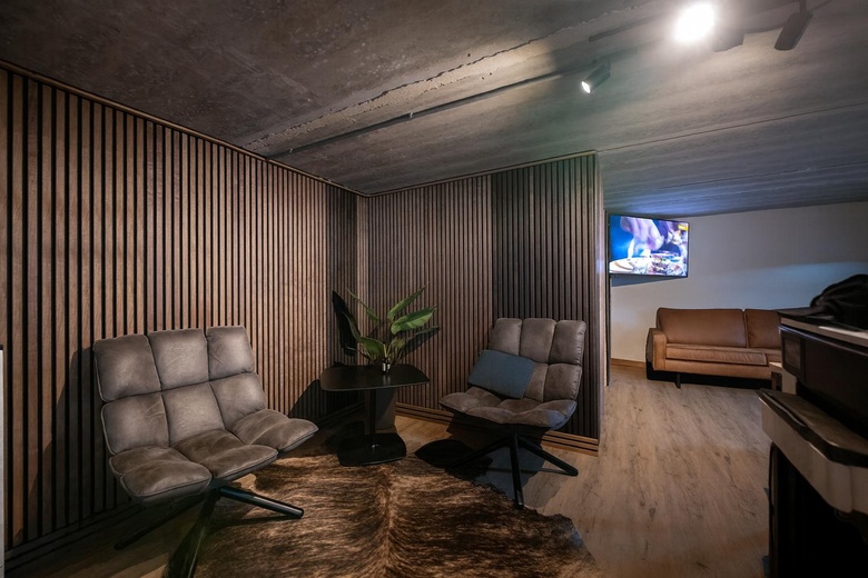 BedrijfsruimteaanHopperweg 11 17<br/> inHellevoetsluis