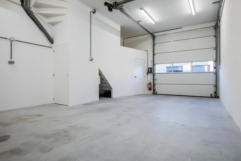 BedrijfsruimteaanAmbachtsweg 11 c<br/> inOosthuizen