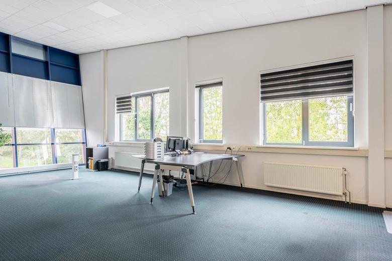 BedrijfsruimteaanLeeghwaterstraat 23<br/> inSliedrecht