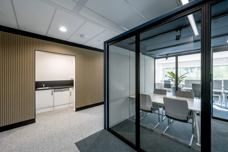 KantoorruimteaanStationsplein-ZW 983<br/> inSchiphol