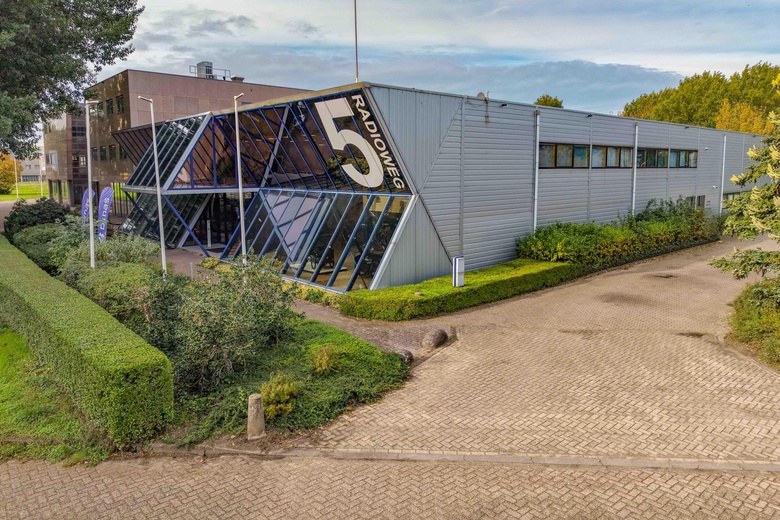 Bekijk foto Bedrijfsruimte aan de Radioweg 5 in Almere
