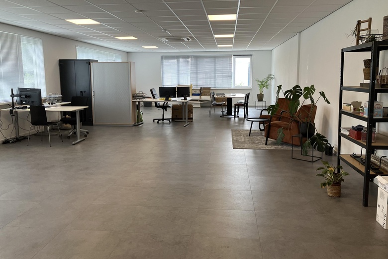 BedrijfsruimteaanPeppelkade 15 a<br/> inHouten