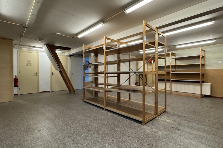 WinkelruimteaanSlijkstraat 37<br/> inWeesp WinkelruimteaanSlijkstraat 37<br/> inWeesp