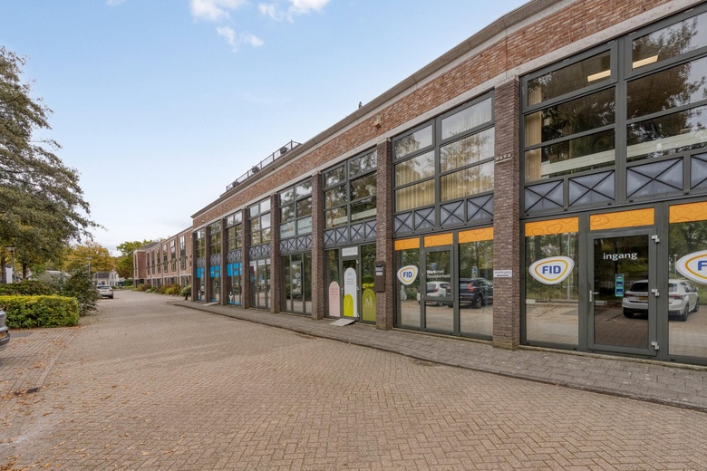 Bekijk foto 1 van Van Boetzelaerlaan 24