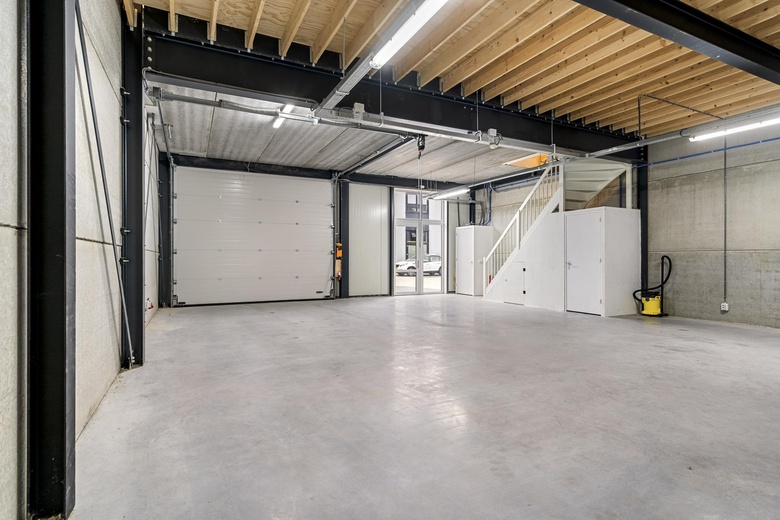 BedrijfsruimteaanExpeditieweg 8 r<br/> inAndelst