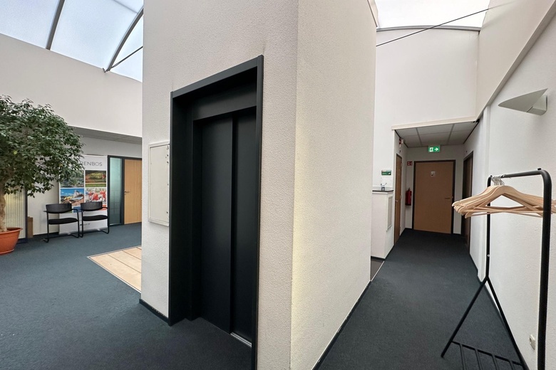KantoorruimteaanLuzernestraat 19 - 21<br/> inNieuw-Vennep KantoorruimteaanLuzernestraat 19 - 21<br/> inNieuw-Vennep
