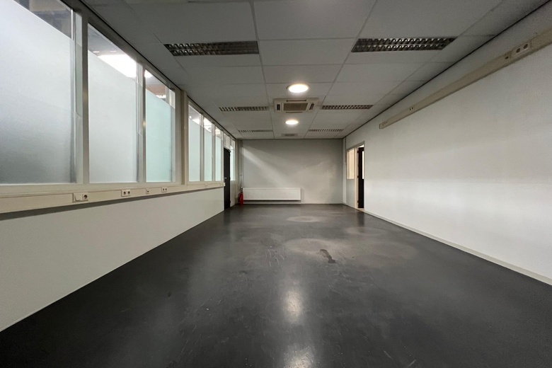 BedrijfsruimteaanAmbachtsweg 7<br/> inGroot-Ammers BedrijfsruimteaanAmbachtsweg 7<br/> inGroot-Ammers