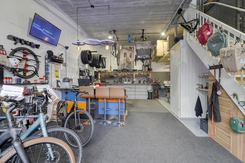 BedrijfsruimteaanIndustrieweg 5 e<br/> inVoorschoten