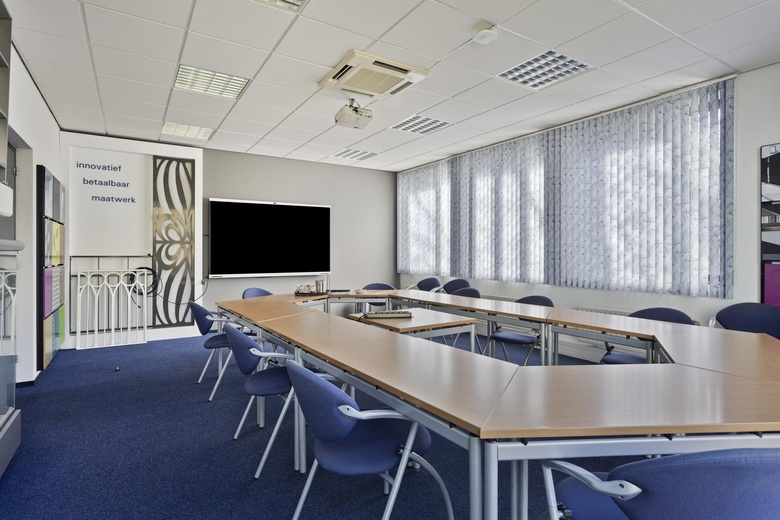 BedrijfsruimteaanGrotestraat 12<br/> inHeesbeen BedrijfsruimteaanGrotestraat 12<br/> inHeesbeen
