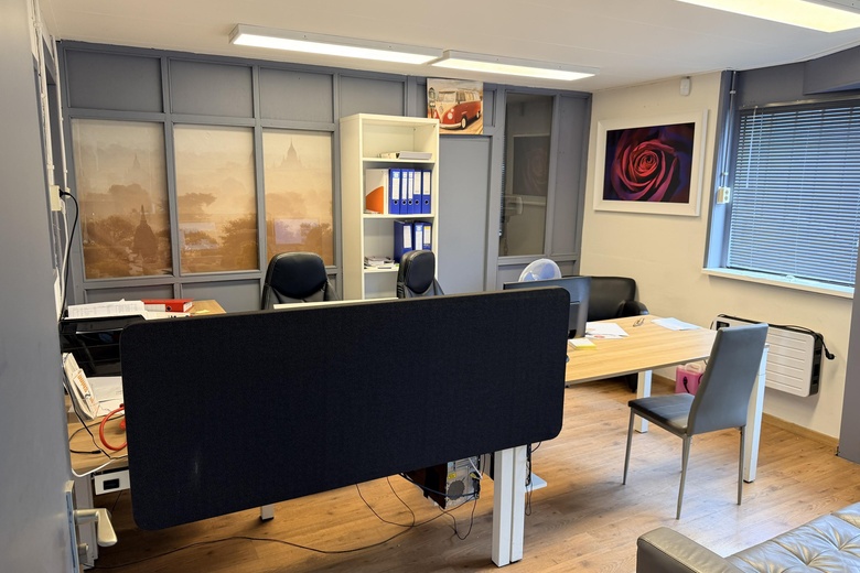 BedrijfsruimteaanAmbachtsstraat 6<br/> inHardinxveld-Giessendam BedrijfsruimteaanAmbachtsstraat 6<br/> inHardinxveld-Giessendam