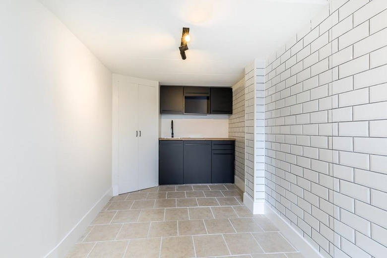 WinkelruimteaanHoogstraat 54<br/> inSchiedam WinkelruimteaanHoogstraat 54<br/> inSchiedam