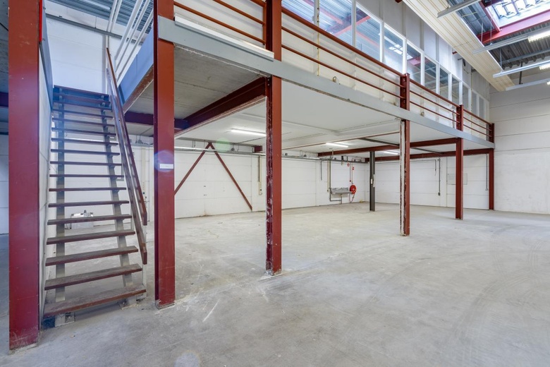 BedrijfsruimteaanPlatinastraat 79<br/> inZoetermeer BedrijfsruimteaanPlatinastraat 79<br/> inZoetermeer
