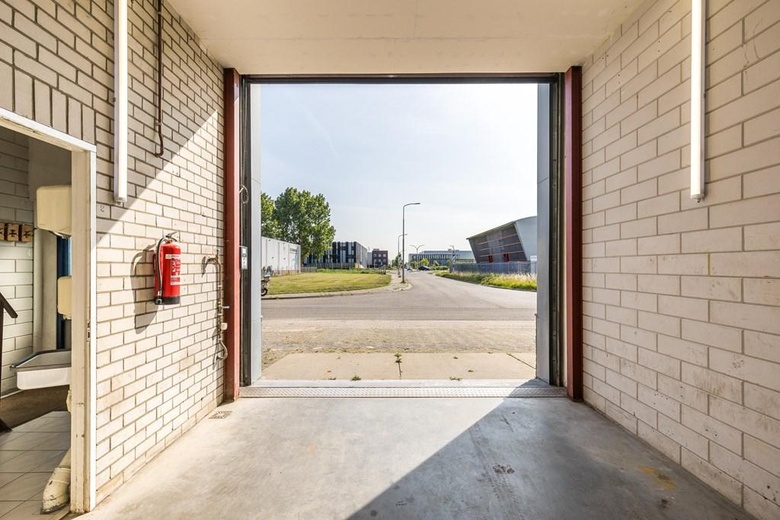 BedrijfsruimteaanAmbachtsweg 39 E<br/> inPijnacker