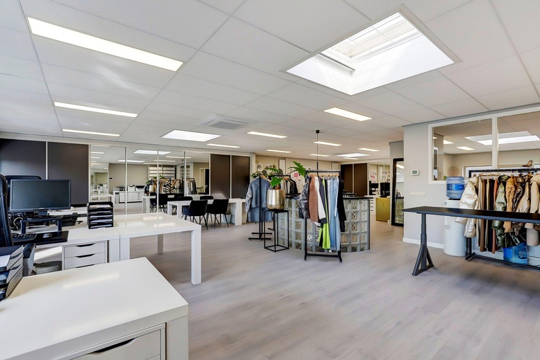 BedrijfsruimteaanDe Lasso-Zuid 9<br/> inRoelofarendsveen