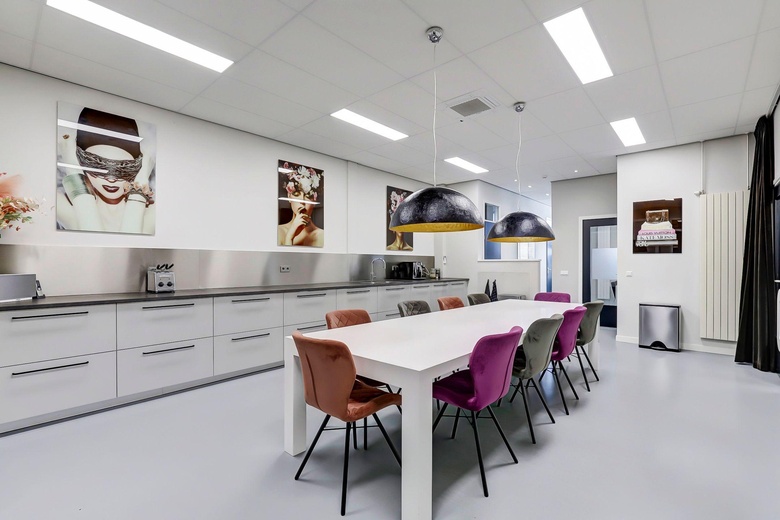 BedrijfsruimteaanDe Lasso-Zuid 9<br/> inRoelofarendsveen