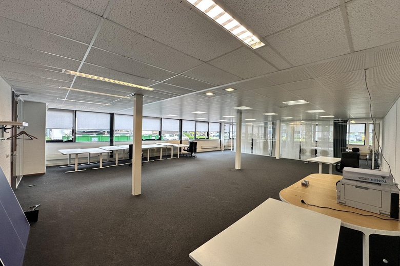 BedrijfsruimteaanParellaan 24<br/> inHoofddorp BedrijfsruimteaanParellaan 24<br/> inHoofddorp