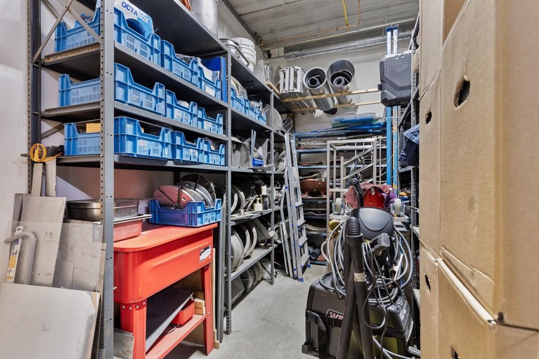 BedrijfsruimteaanLuzernestraat 33 A<br/> inNieuw-Vennep