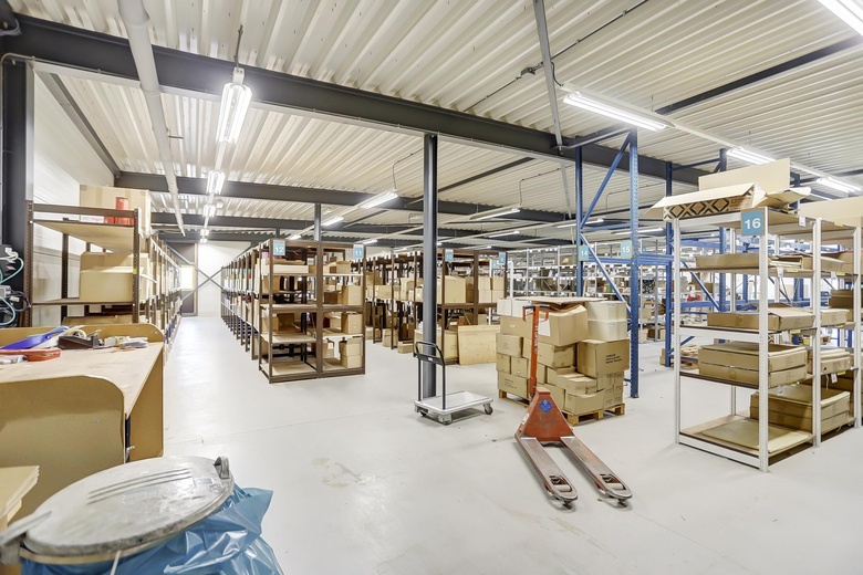 BedrijfsruimteaanAmbachtsstraat 32<br/> inWinterswijk BedrijfsruimteaanAmbachtsstraat 32<br/> inWinterswijk