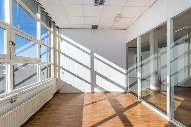 KantoorruimteaanPiekstraat 15 35<br/> inRotterdam KantoorruimteaanPiekstraat 15 35<br/> inRotterdam
