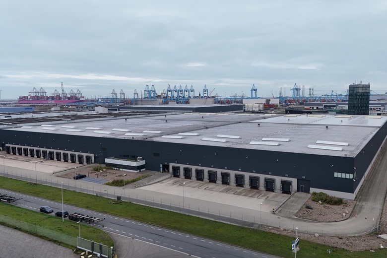 BedrijfsruimteaanKoerilenstraat 9<br/> inMaasvlakte Rotterdam