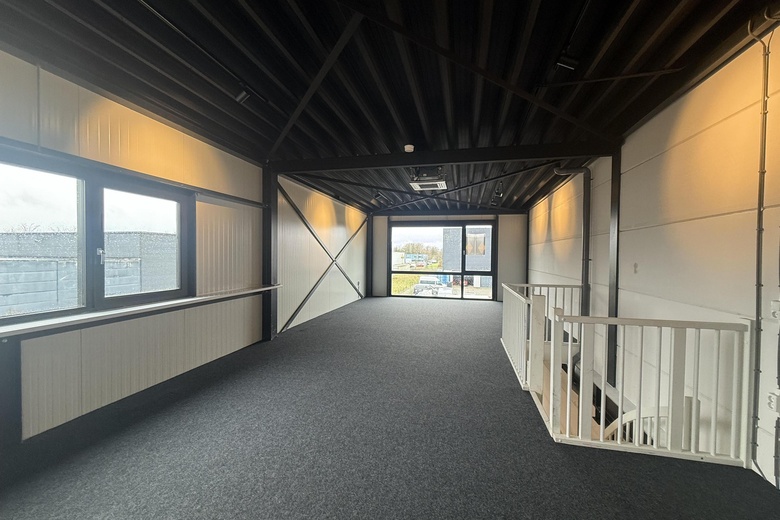 BedrijfsruimteaanJan van der Heijdenstraat 26 T<br/> inOud-Beijerland