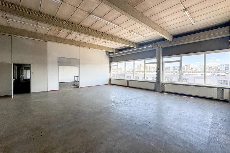 BedrijfsruimteaanPampuslaan 81<br/> inWeesp