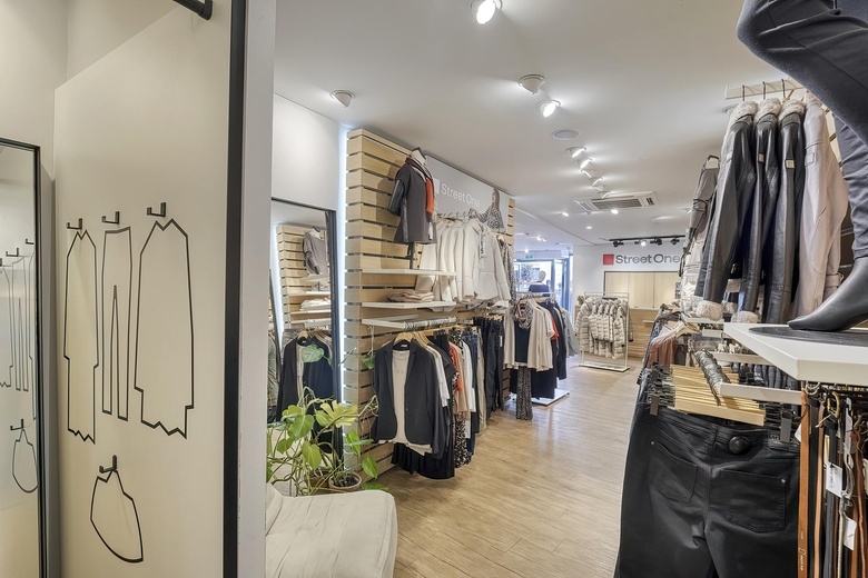 WinkelruimteaanHaarlemmerstraat 55<br/> inLeiden WinkelruimteaanHaarlemmerstraat 55<br/> inLeiden