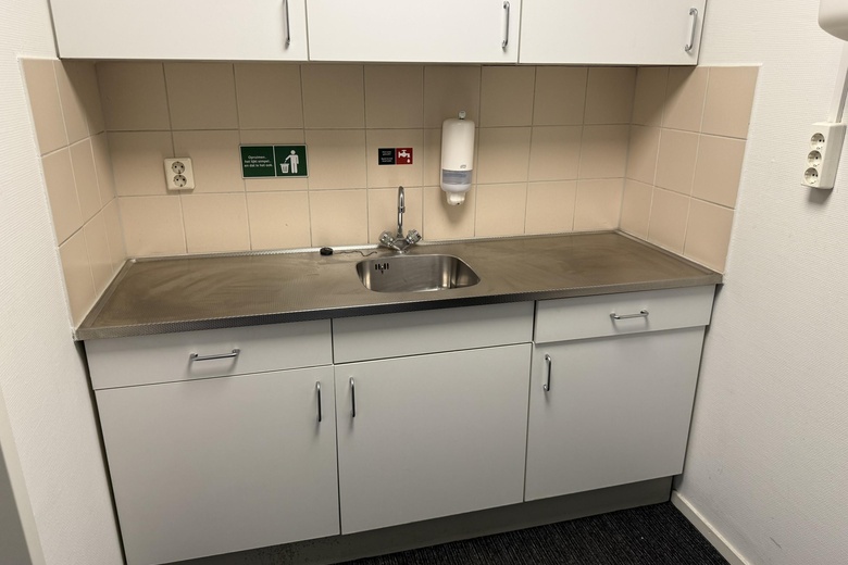 BedrijfsruimteaanZeemanstraat 53<br/> inBarendrecht BedrijfsruimteaanZeemanstraat 53<br/> inBarendrecht