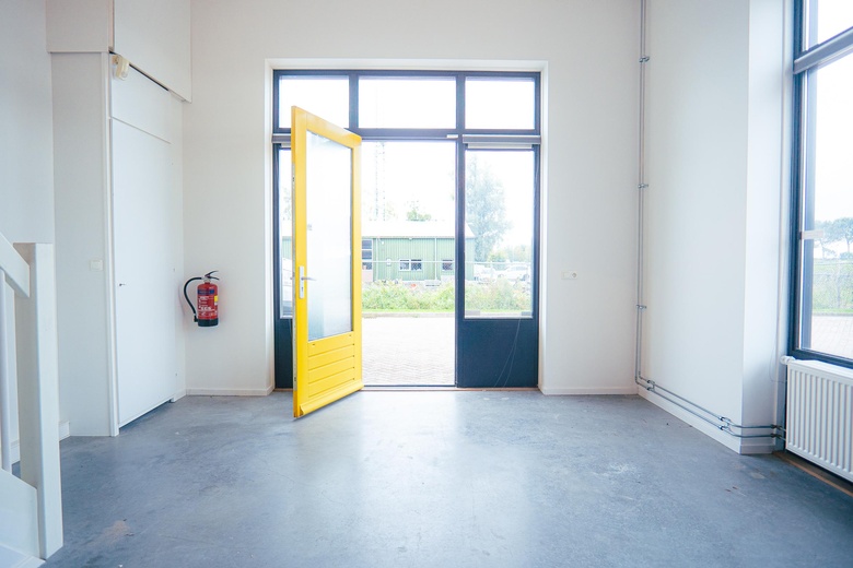 BedrijfsruimteaanAmbachtsweg 11 n<br/> inOosthuizen