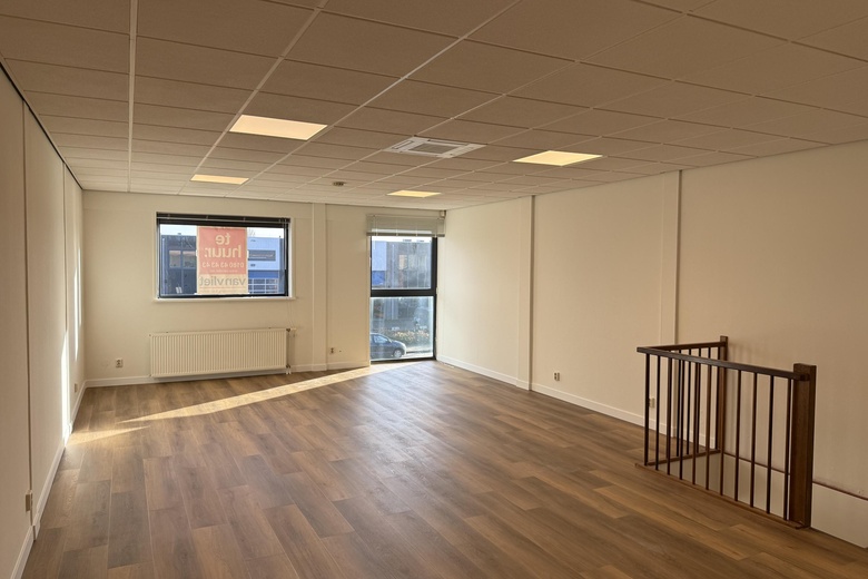 BedrijfsruimteaanBijdorp-West 79<br/> inBarendrecht