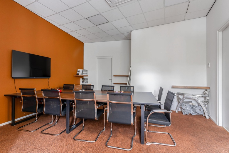 BedrijfsruimteaanLeeghwaterstraat 23<br/> inSliedrecht