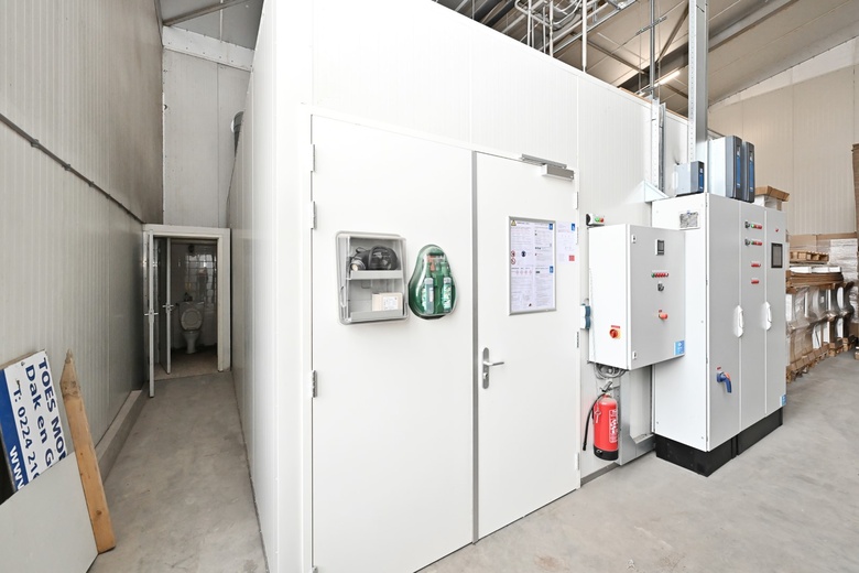 BedrijfsruimteaanGroothandelsmarkt 6<br/> inZwaagdijk-Oost BedrijfsruimteaanGroothandelsmarkt 6<br/> inZwaagdijk-Oost