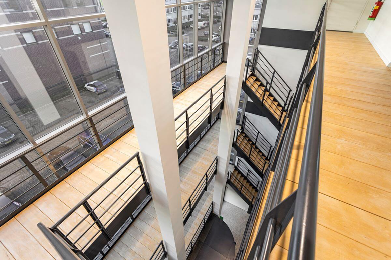 WerkplekaanCurieweg 9<br/> inSpijkenisse WerkplekaanCurieweg 9<br/> inSpijkenisse