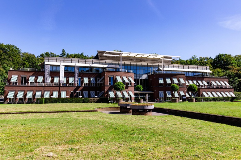 Bekijk foto Kantoorruimte aan de Arnhemse Bovenweg 180 in Zeist Bekijk foto Kantoorruimte aan de Arnhemse Bovenweg 180 in Zeist